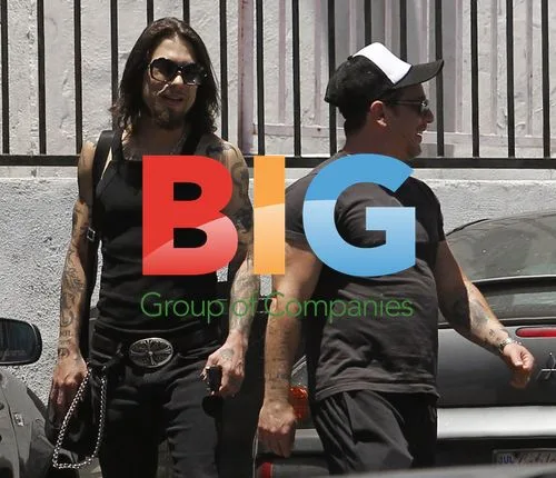 Dave Navarro Lunches with Friends
