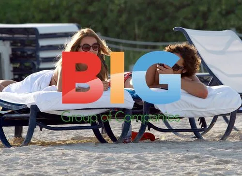 Diego Boneta Spends Afternoon with Blonde in Miami