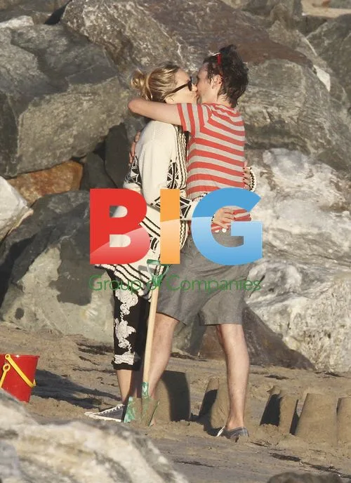 Kate Hudson and family on the beach