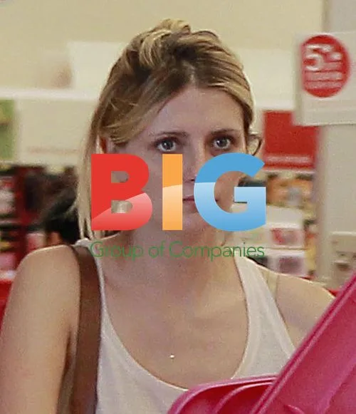 Mischa Barton Running Errands