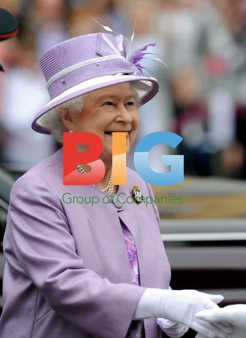 Queen Elizabeth visits Lichfield Cathedral