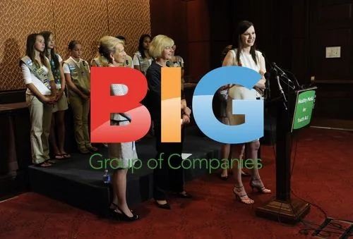Geena Davis with Girl Scouts at press conference