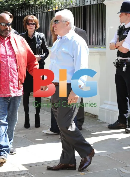 Winehouse Family Pays Respects
