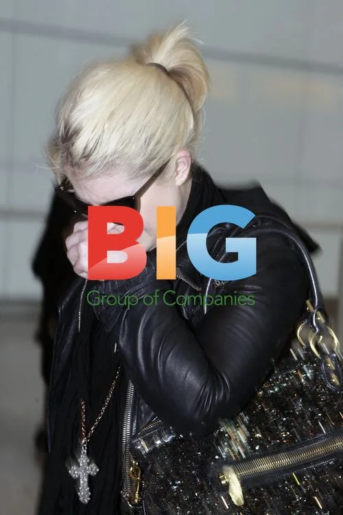 Kelly Osbourne Arrives in London to Mourn Amy Winehouse