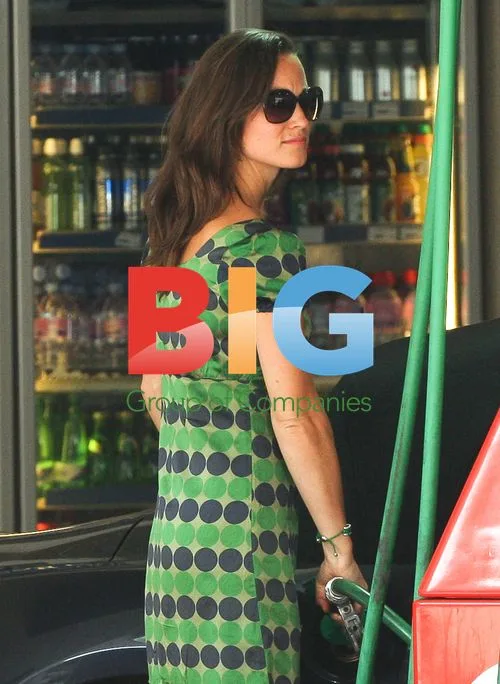 Pippa Middleton Shopping in London