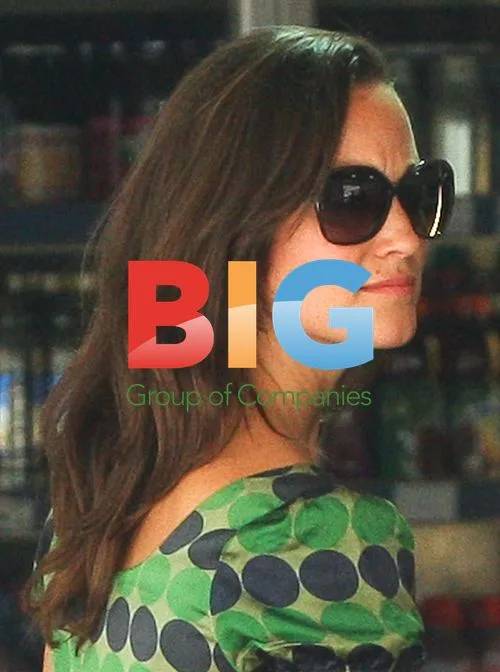 Pippa Middleton Goes Shopping in London