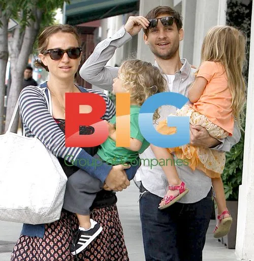 Tobey Maguire and Family Shopping