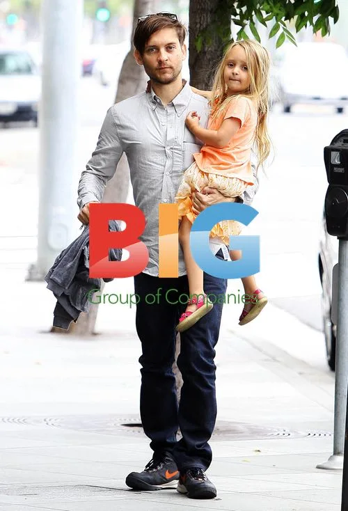 Tobey Maguire Family Shopping in LA