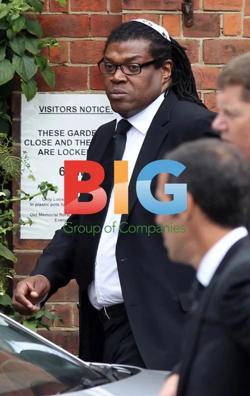 Celebs Attend Amy Winehouse's Cremation