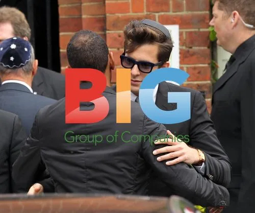 Celebs Arrive for Amy Winehouse Cremation