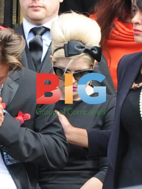 Celebs Attend Amy Winehouse Cremation