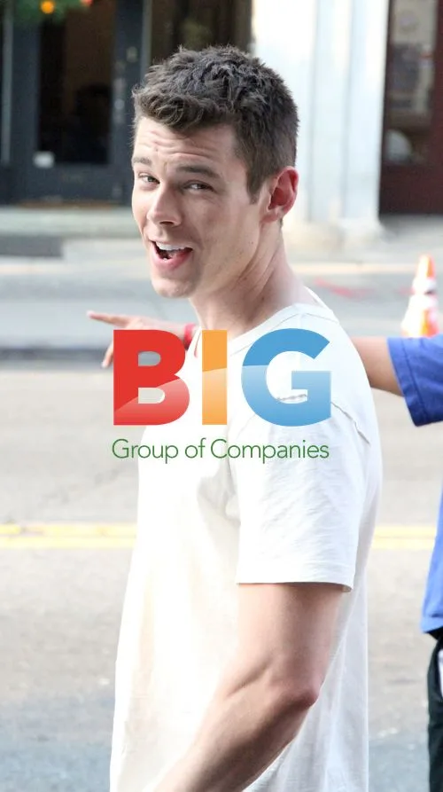 Brian J. Smith on "Gossip Girl" set