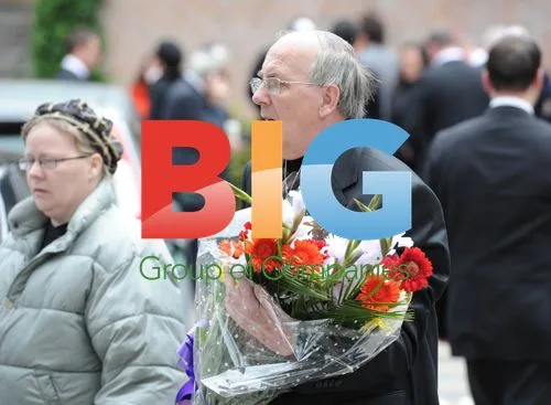 Celebs Arrive for Amy Winehouse's Cremation