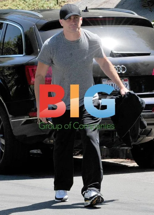 Jake Gyllenhaal Visits Friend in Hollywood Hills