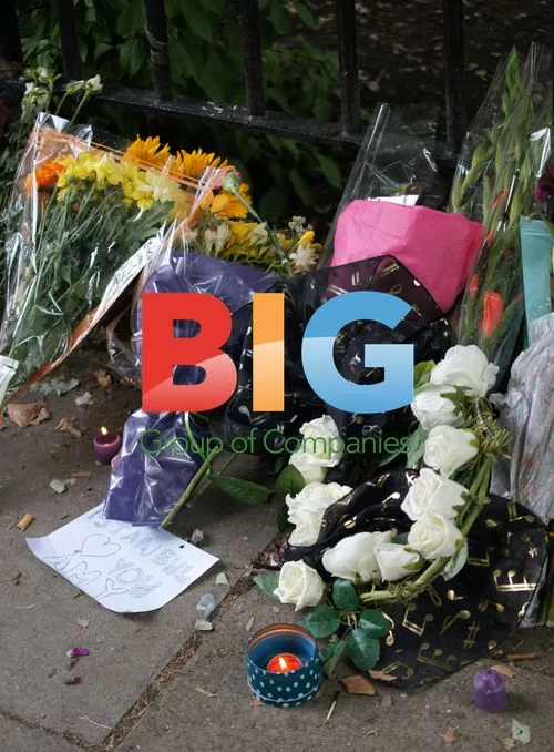 Fans Pay Respects to Amy Winehouse