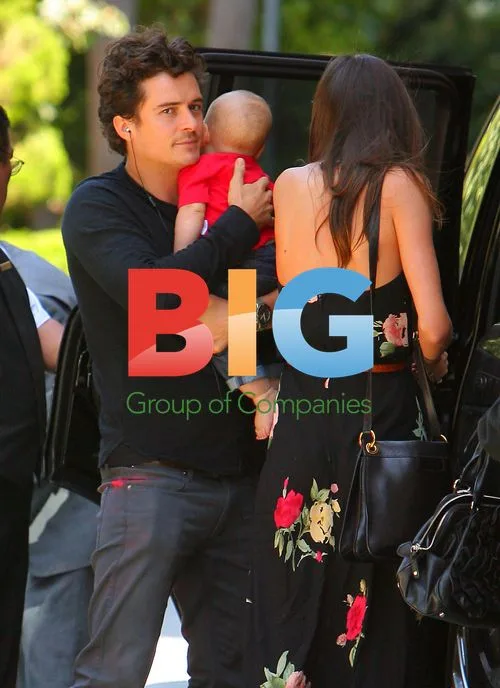 Miranda Kerr visits nail salon, meets family