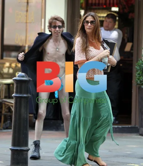 Celebrity Babe Lisa Snowdon Flashed