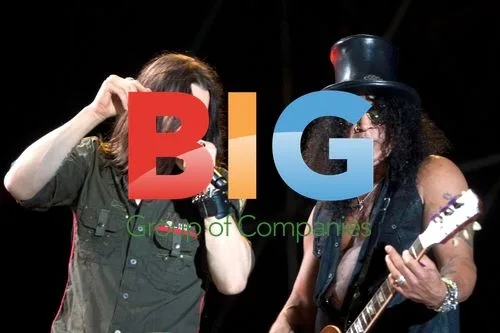 Slash performing in Rome
