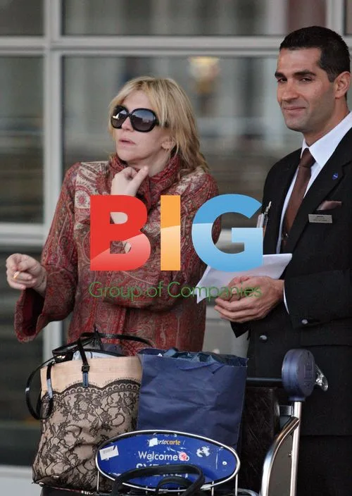 Courtney Love Arrives in Sydney
