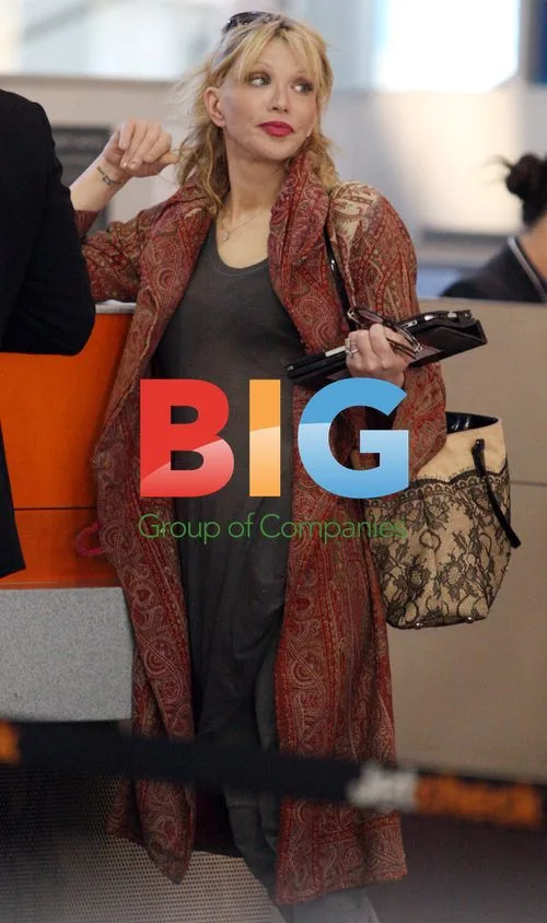 Courtney Love Arrives in Sydney