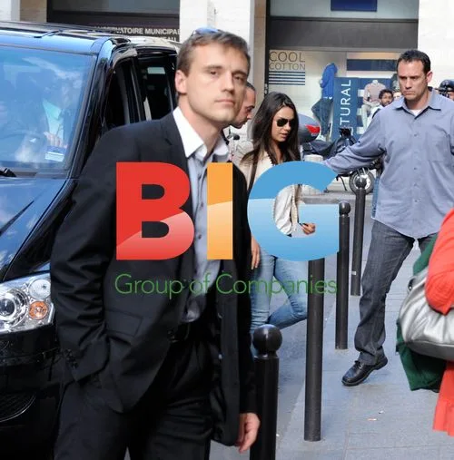 Mila Kunis Shopping in Paris