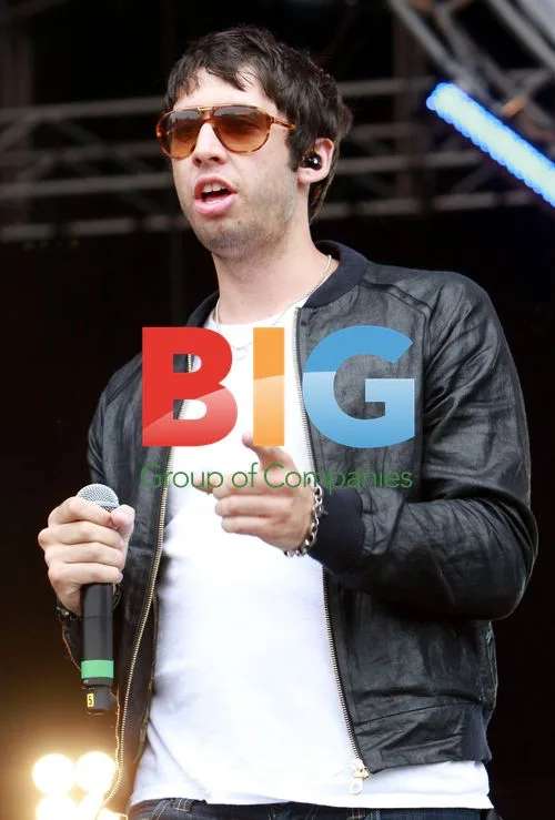 Example performs at Party in the Park