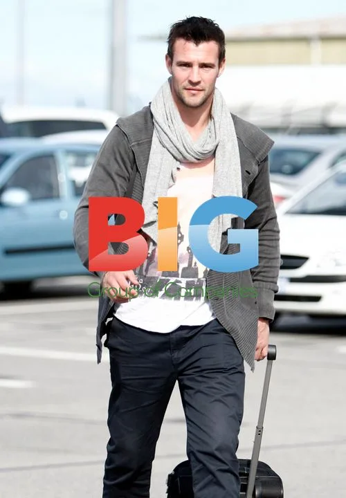 Kris Smith Departs Perth Airport