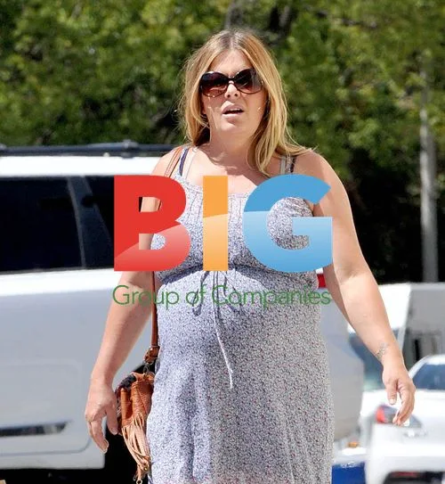 Nicole Eggert Pregnant Shopping with Gena Lee Nolan