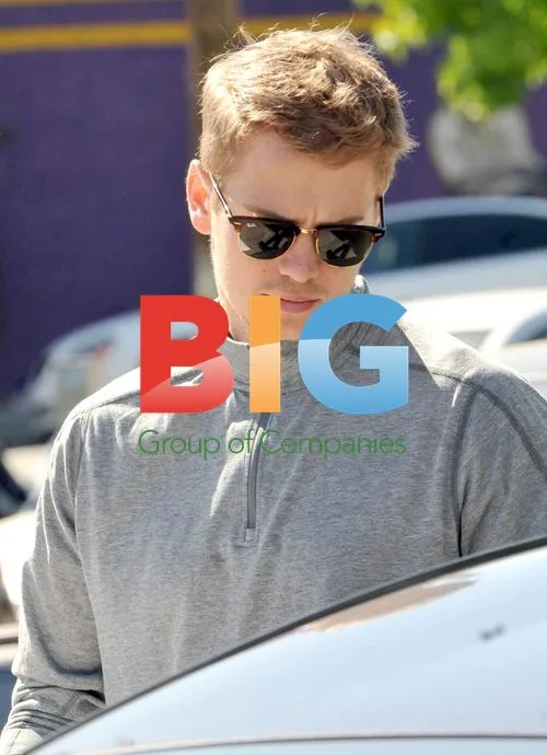 Rachael Bilson and Hayden Christensen shopping