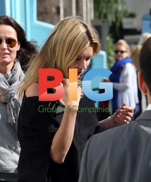Kate Moss Shopping in Notting Hill
