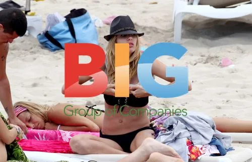 Francesco Totti and Ilary Blasi at Formentera Beach