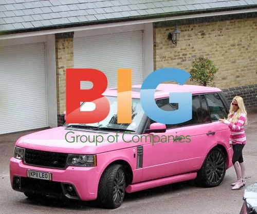 Katie Price and Boyfriend in Pink Range Rover