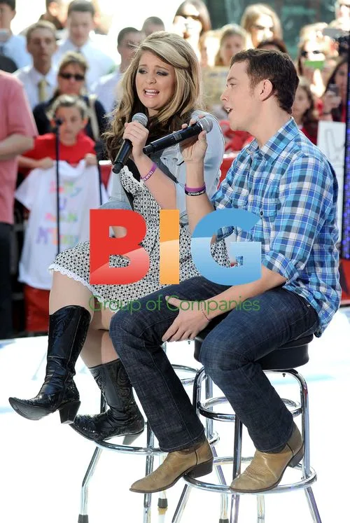 Scotty McCreery and Lauren Alaina perform on 'Today'