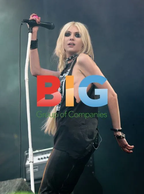 Taylor Momsen Performing at Download Fest 2011