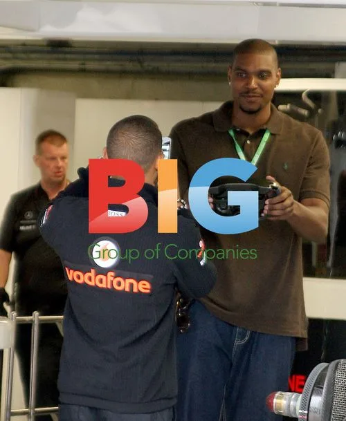 Andrew Bynum visits F1 paddock