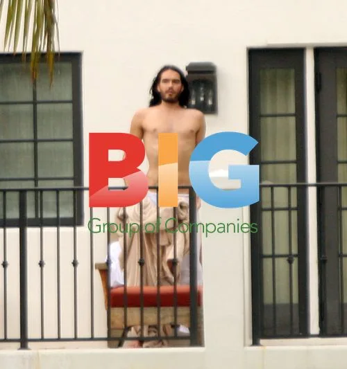 Russell Brand Relaxes at Florida Rental