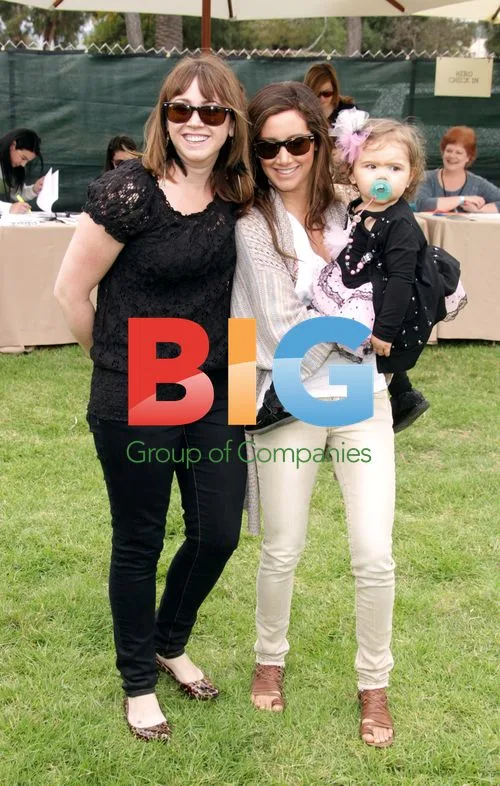 Jennifer, Ashley and Mikayla Tisdale at Charity Event