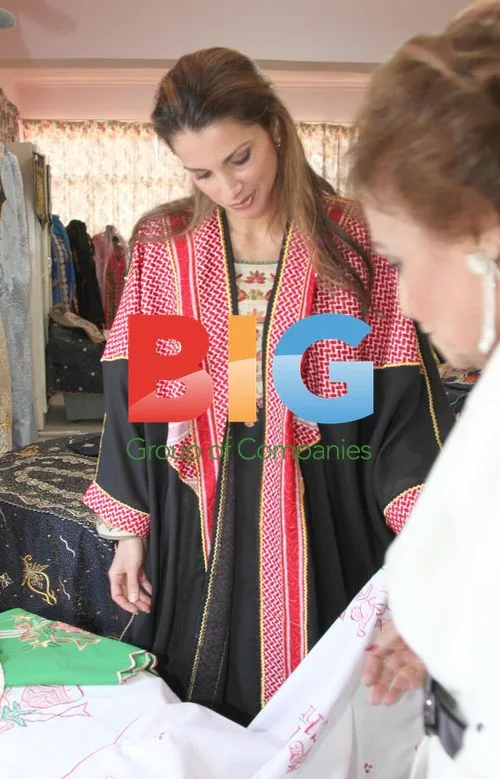 Queen Rania opens charity bazaar in Jordan