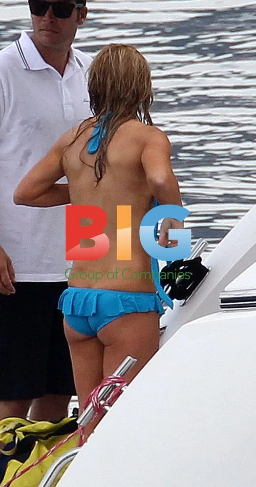 Geri Halliwell and Family on Yacht