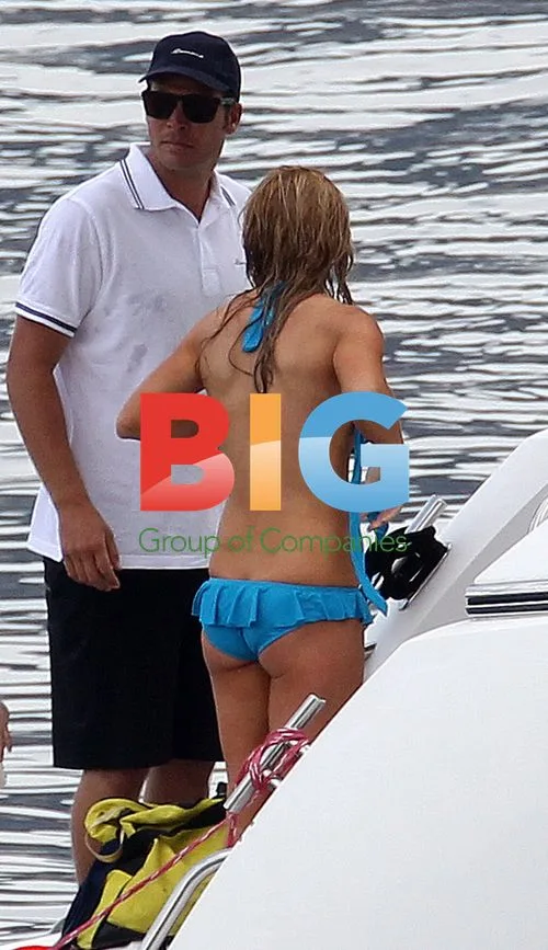 Geri Halliwell on Yacht with Daughter and Boyfriend