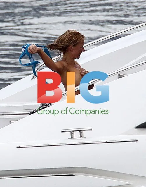Geri Halliwell on Yacht with Daughter