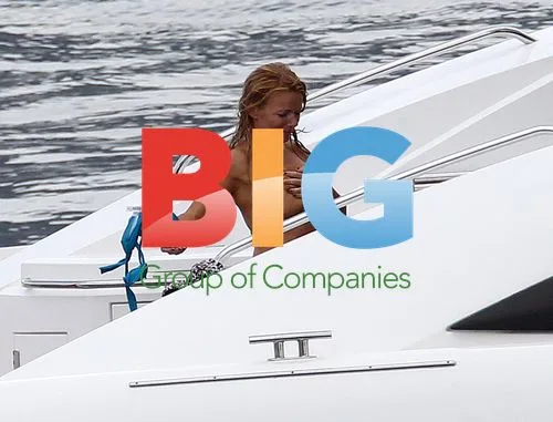 Geri Halliwell on Yacht with Daughter