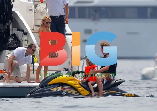 Geri Halliwell on Yacht with Daughter