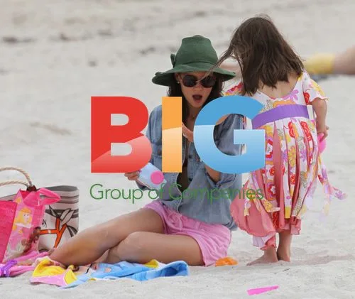 Katie Holmes and Suri on Miami Beach