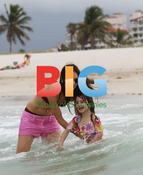 Katie Holmes and Suri on Miami Beach