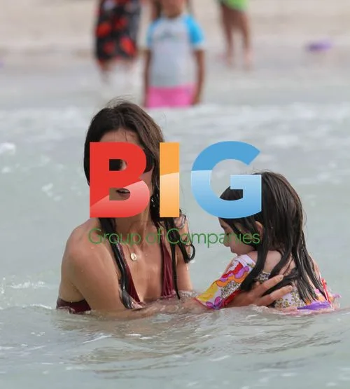 Katie Holmes and Suri at Miami Beach