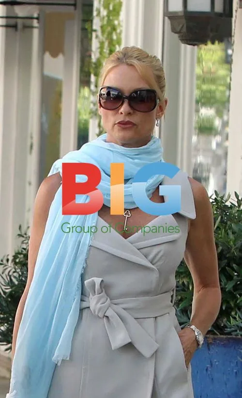 Nicolette Sheridan Shopping in Beverly Hills