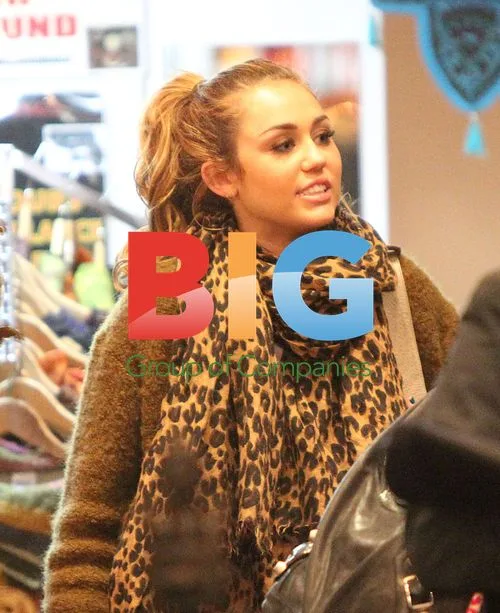 Miley Cyrus & Liam Hemsworth Out in Sydney