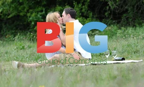 Lauren Pope and Kirk Norcross Enjoy Picnic