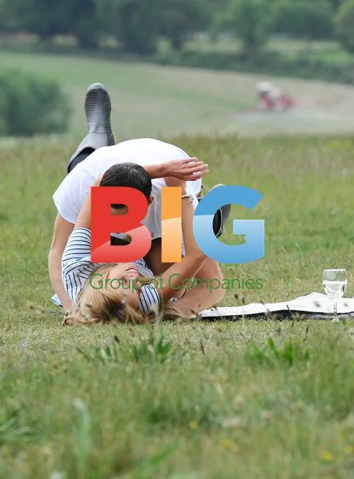 Lauren Pope and Kirk Norcross Enjoy Picnic
